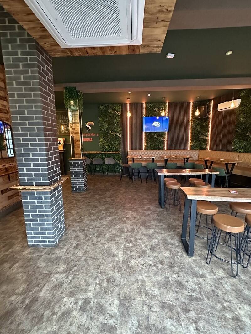 Well-Established And Popular Bar Business Photo 4