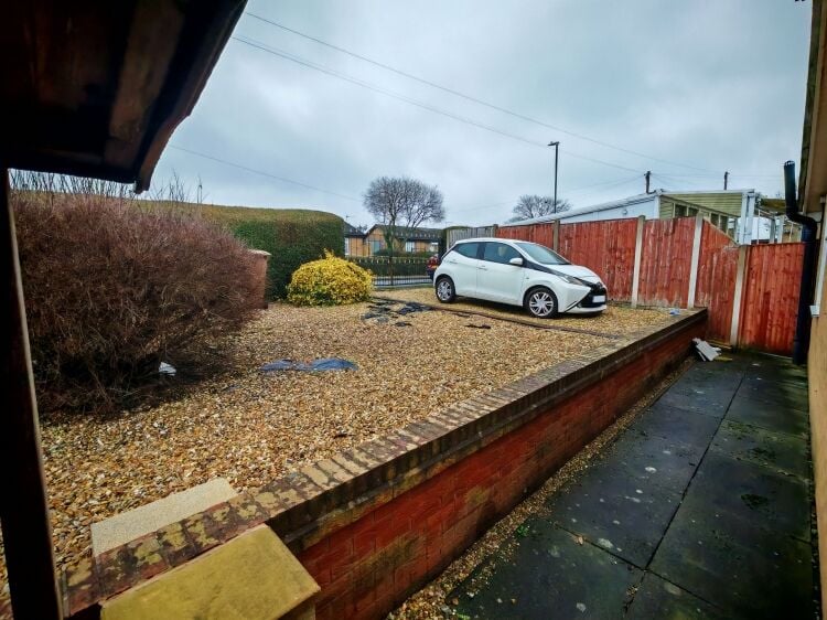 5-Star Licensed Cattery - Capacity for 30 Cats - Nottingham Photo 5
