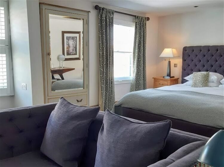 9 Bedroom Boutique Hotel situated in Dartmouth For Sale in Dartmouth
