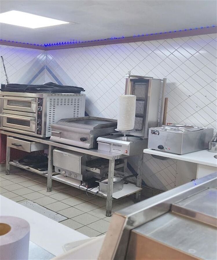 Freehold fish & chip shop with flat, central Gainsborough