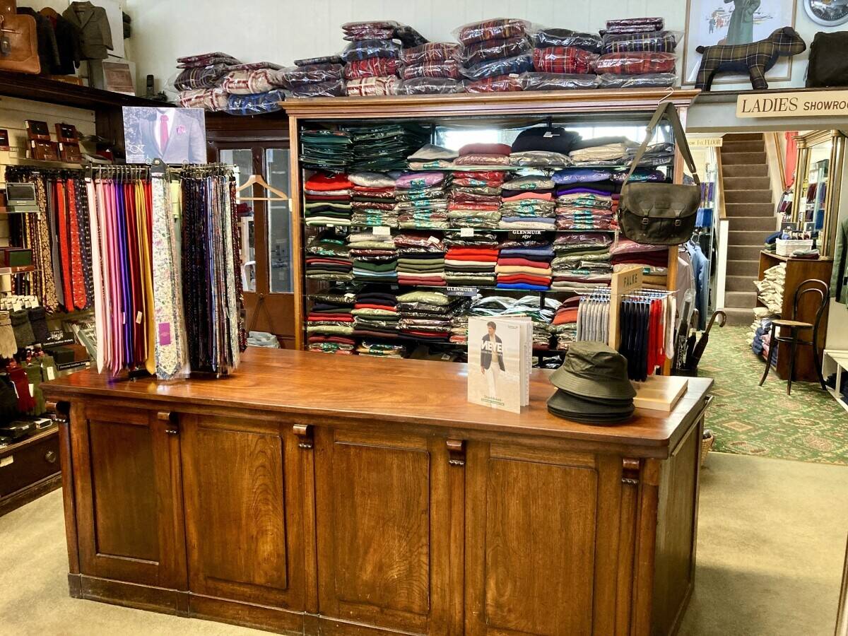 MENS & LADIES CLOTHING & ACCESSORIES RETAILER TO INCLUDE FREEHOLD RETAIL PREMISES AND OFFICES