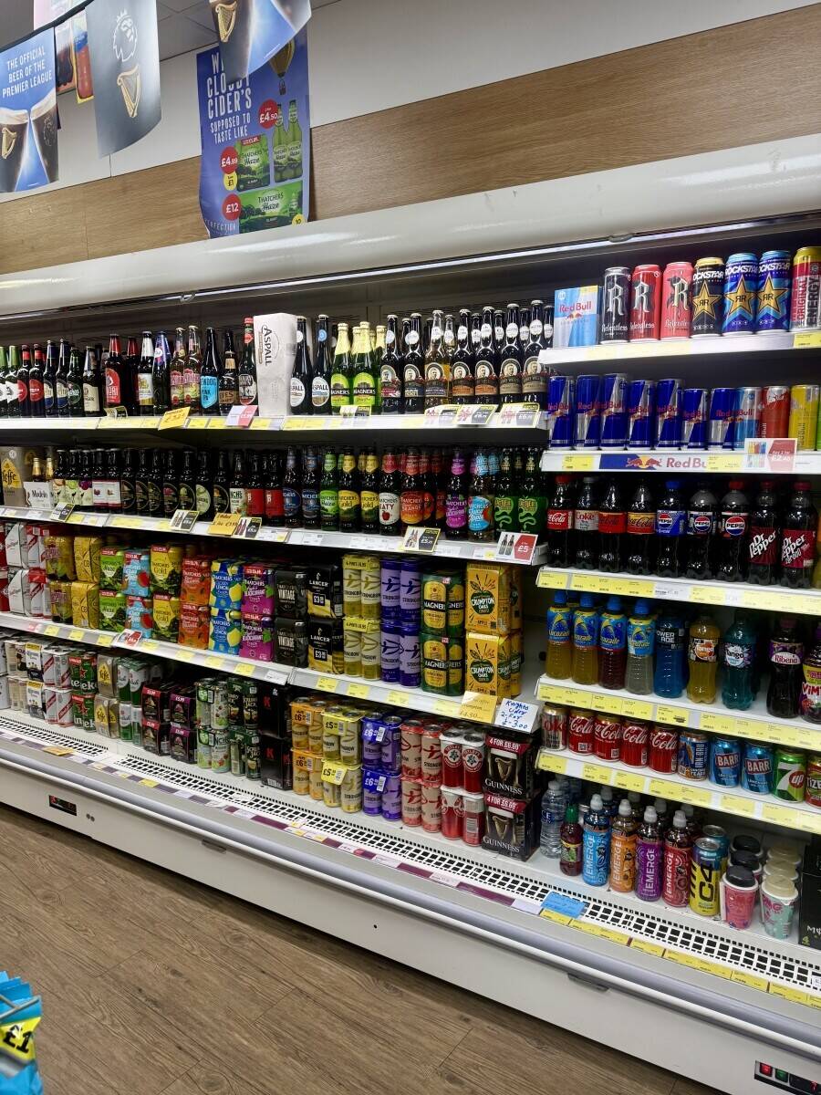 Busy off licence shop for sale Photo 5