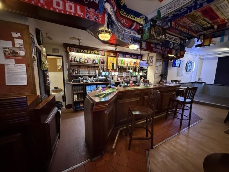 Freehold Public House in Tiverton For Sale in Tiverton Photo 5