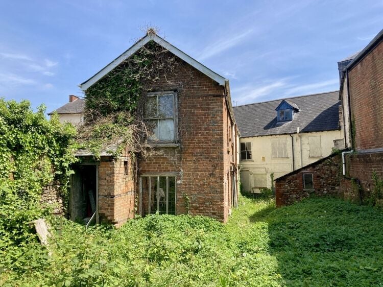 FREEHOLD INVESTMENT/DEVELOPMENT OPPORTUNITY Photo 5