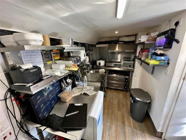 LEASEHOLD FRIED CHICKEN/BURGER TAKEAWAY