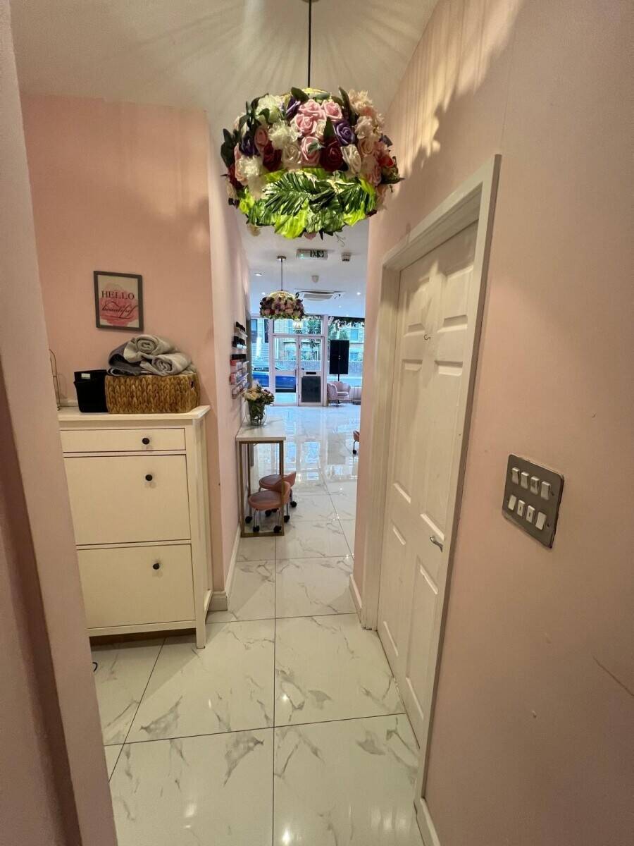Nails & Beauty Salon for sale 