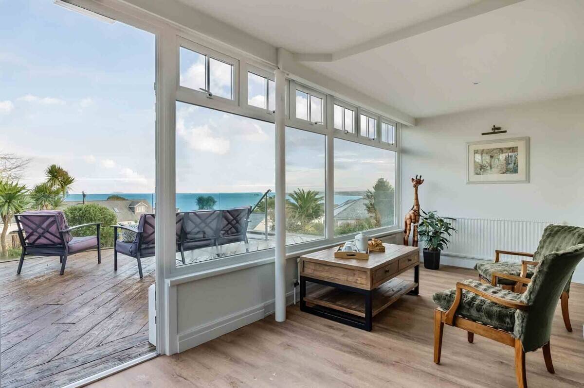 A beautifully presented detached 9-bedroom en-suite guest house