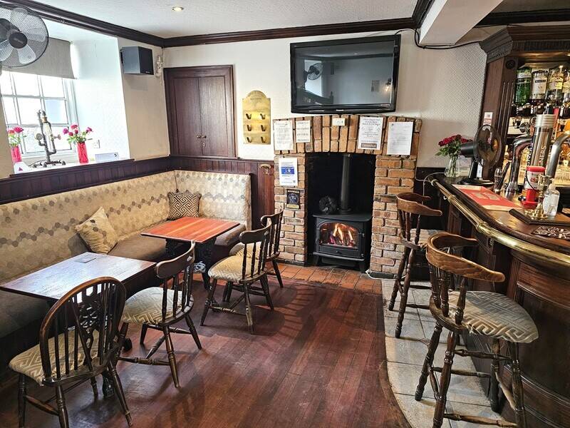 Pub & restaurant, with prime High Street trading location,  in the same family since 1980.