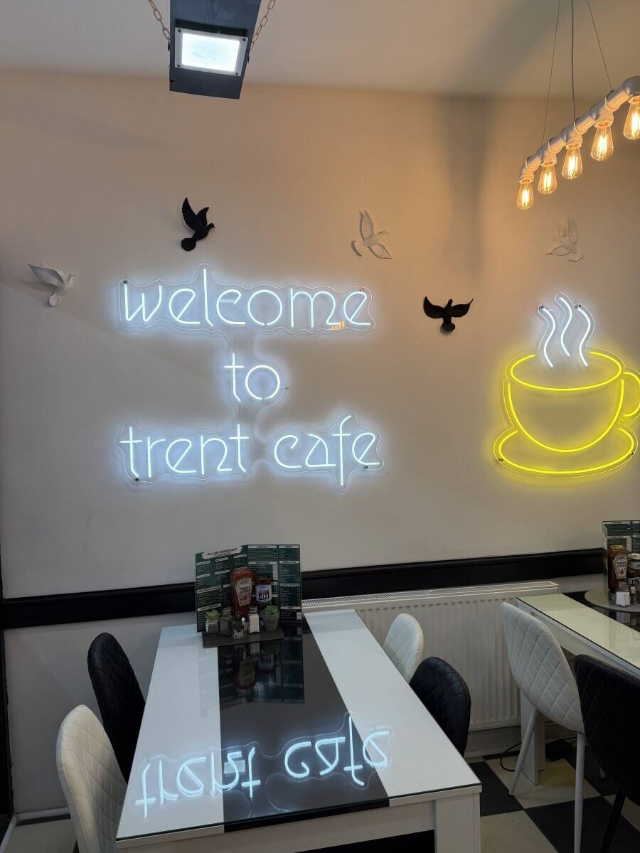 QUICK SALE - Fully equipped Cafe - Low Rent £750 Month Photo 5