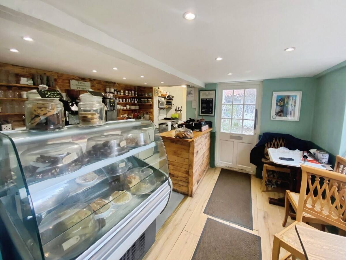 Café business For Sale – Indoor & Outdoor Seating – Low Rent – Alresford, Hampshire