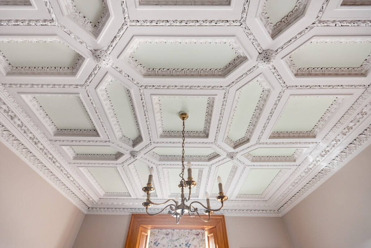 Established, Victorian 7-Bedroom Guest House & Restaurant in World Famous Location - For Sale Photo 5