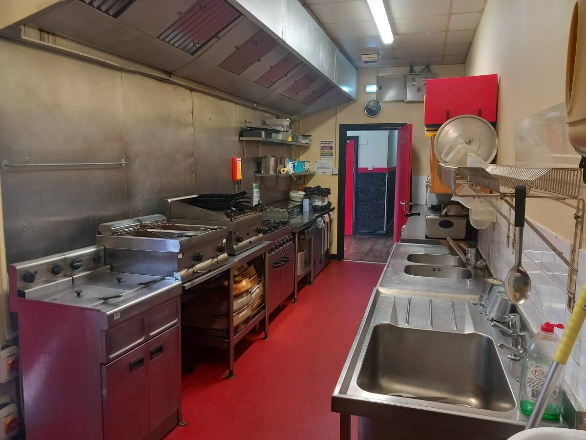 SWANSEA GOWER PENINSULA – SUBSTANTIAL NEW BUILD PUBLIC HOUSE OVERLOOKING RUGBY AND CRICKET GROUNDS