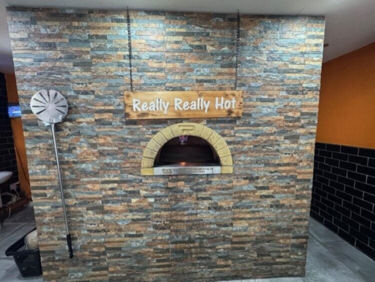 Leasehold Pizza Takeaway Franchise Located In Finham, Coventry Photo 5
