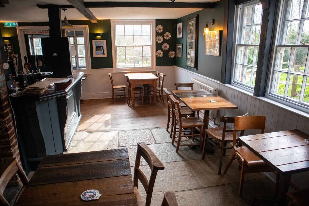 EAST SUSSEX - FREE-OF-TIE VILLAGE PUBLIC HOUSE TO LET Photo 5