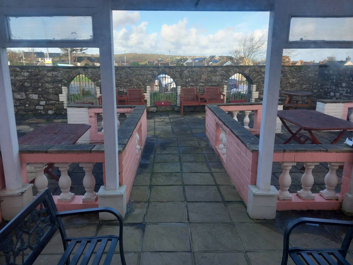PEMBROKESHIRE - COASTAL TOWN CENTRE PUBLIC HOUSE WITH DEVELOPMENT PLOT FOR 3 BEDROOM HOUSE Photo 5