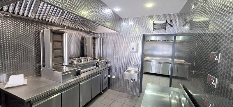 Fully Fitted Takeaway/Restaurant Opportunity within busy retail parade Photo 5