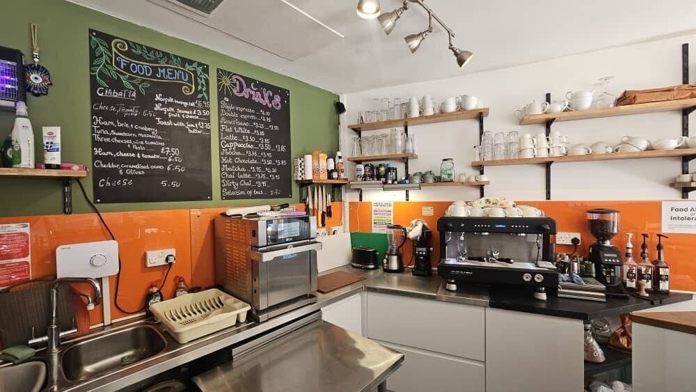 TRADITIONAL COASTAL CAFÉ IN BEAUTIFUL COASTAL TOWN