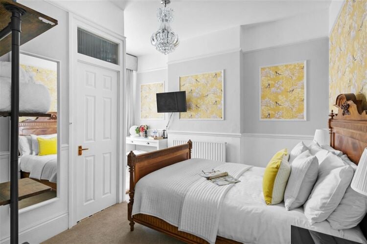 Immaculate Victorian Boutique Guesthouse set on the English Riveria For Sale in Torquay Photo 5