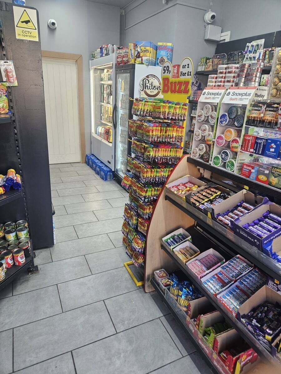 Well presented off-license shop in busy location with high footfall and lots of residential Photo 5