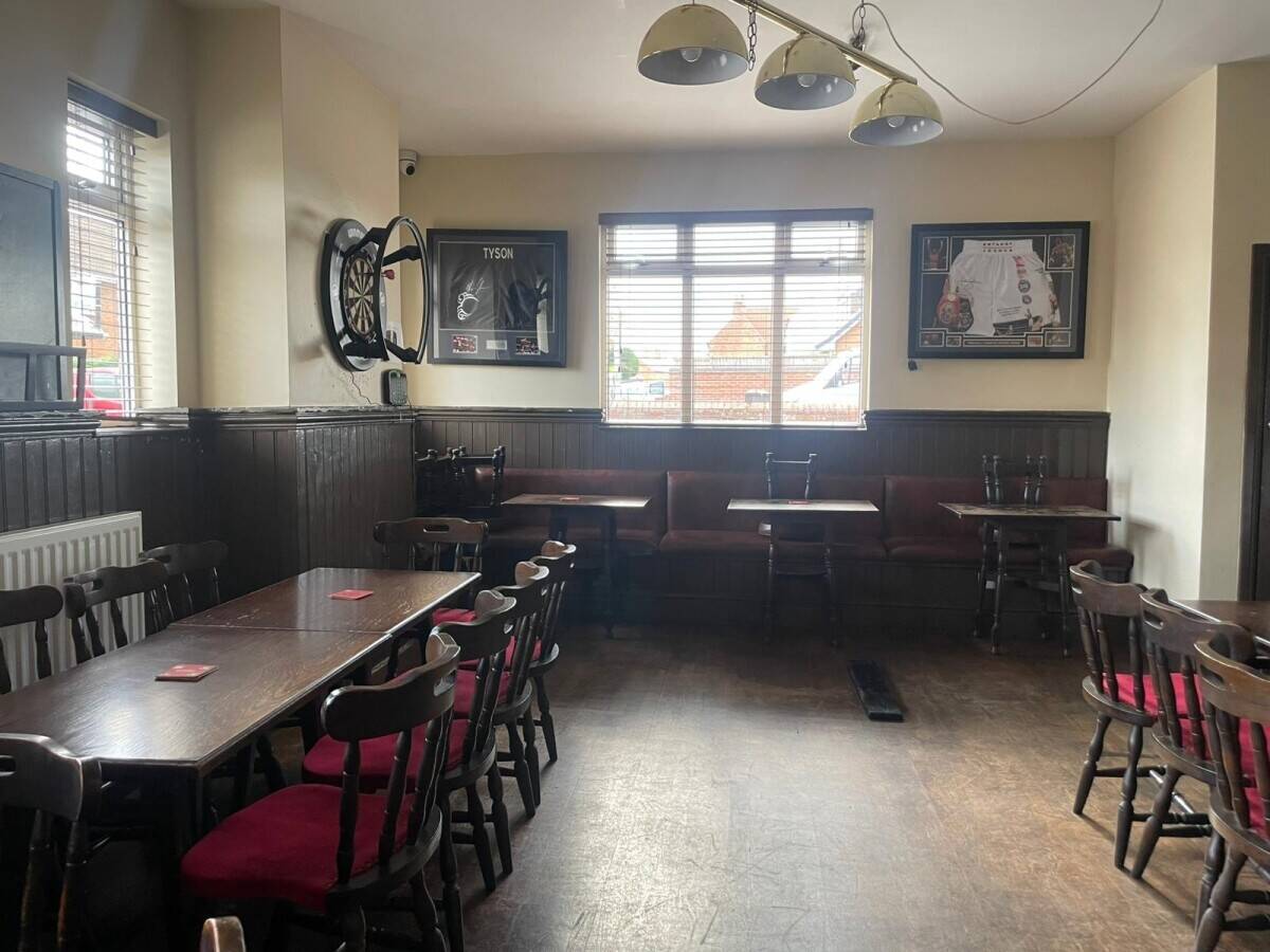 NOTTINGHAMSHIRE - FOUR BEDROOM, 100% WET-LED FREEHOUSE WITH CAR PARK