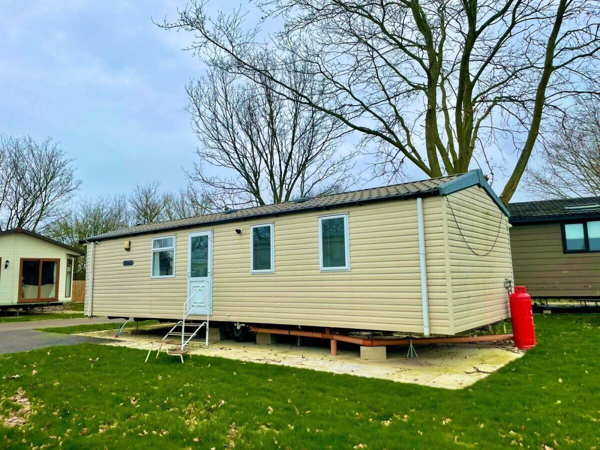 NOTTINGHAMSHIRE - TWO BEDROOM LODGE WITH PARKING FOR TWO VEHICLES Photo 5