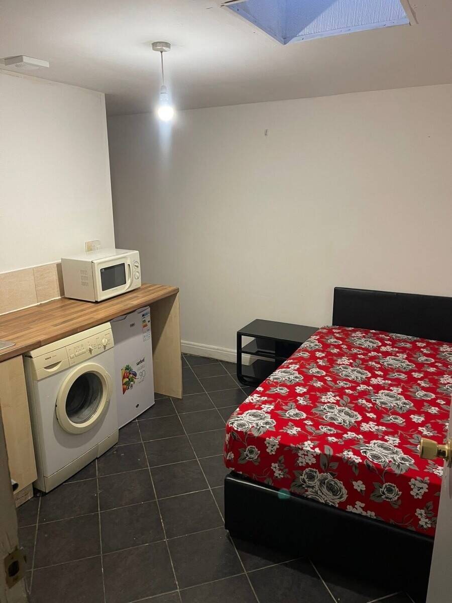Takeaway Business for Sale – Pizza & Peri Peri Chicken in Sunbury Photo 5