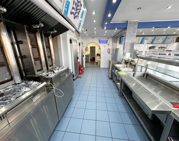 Spacious fish & chip takeaway, prominent Leicester corner Photo 5