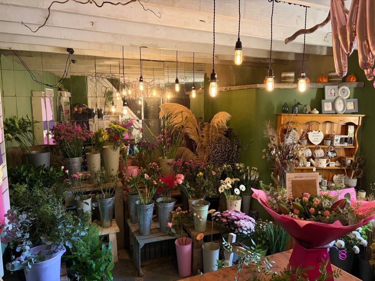 Very Well-Known Flower Shop Business Photo 5