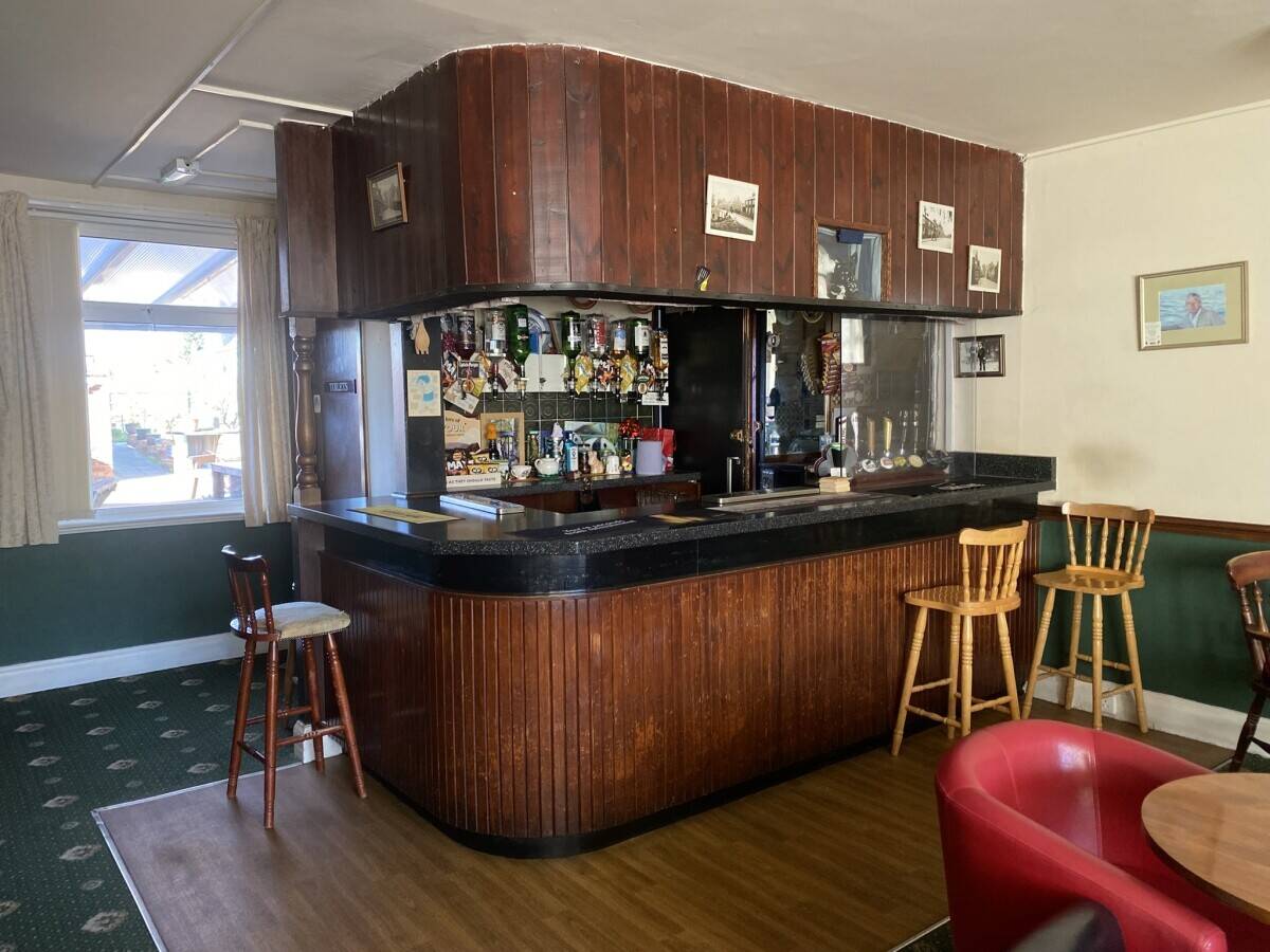 WARWICKSHIRE - TRADITIONAL WET-LED PUBLIC HOUSE WITH THREE LETTING BEDROOMS Photo 5
