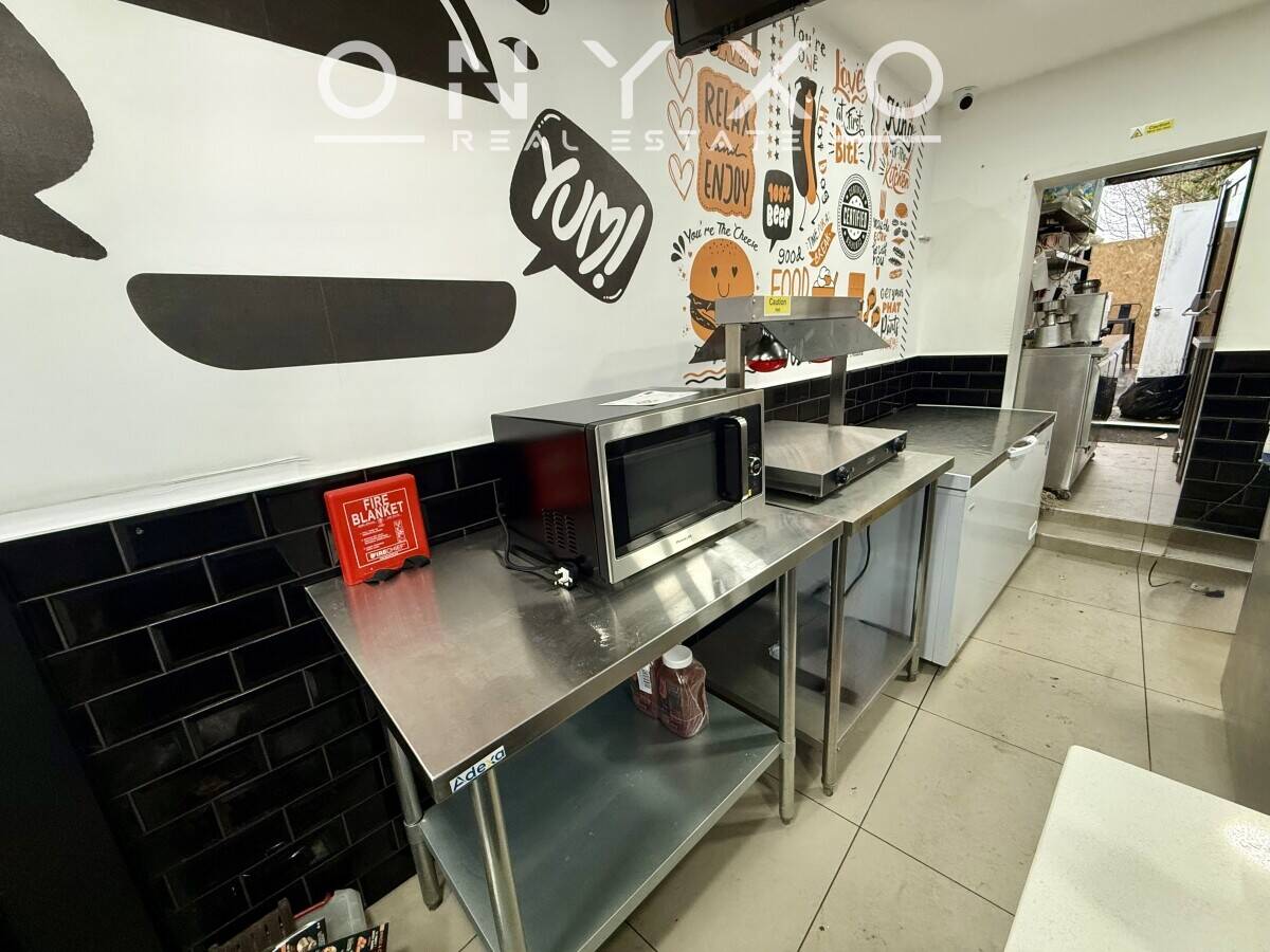 Fully Fitted Takeaway & Cafe for Sale in Hillingdon, London Photo 4