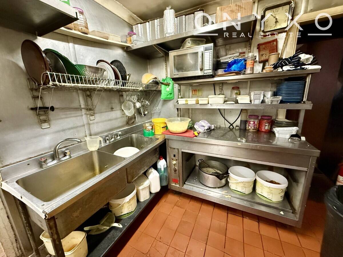 Long Established Indian Restaurant & Takeaway Opportunity in London Photo 5