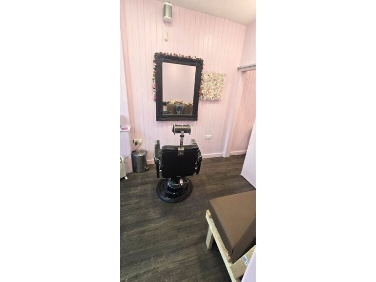 Taste Meets Style – Dual-Income Cafe & Beauty Shop