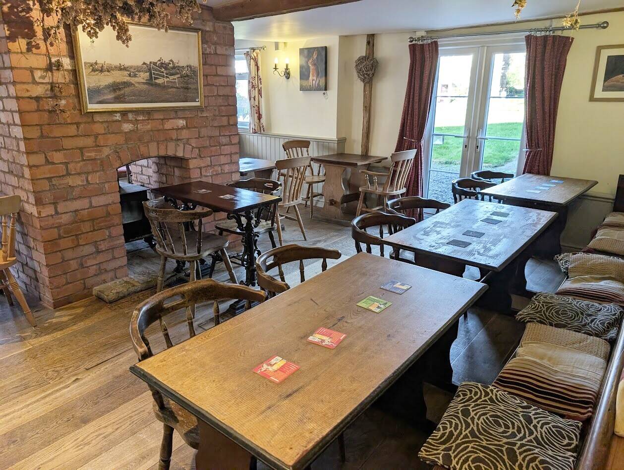 HEREFORDSHIRE - WELL-ESTABLISHED, CHARACTER, COTTAGE STYLE PUB IN PRIME VILLAGE LOCATION