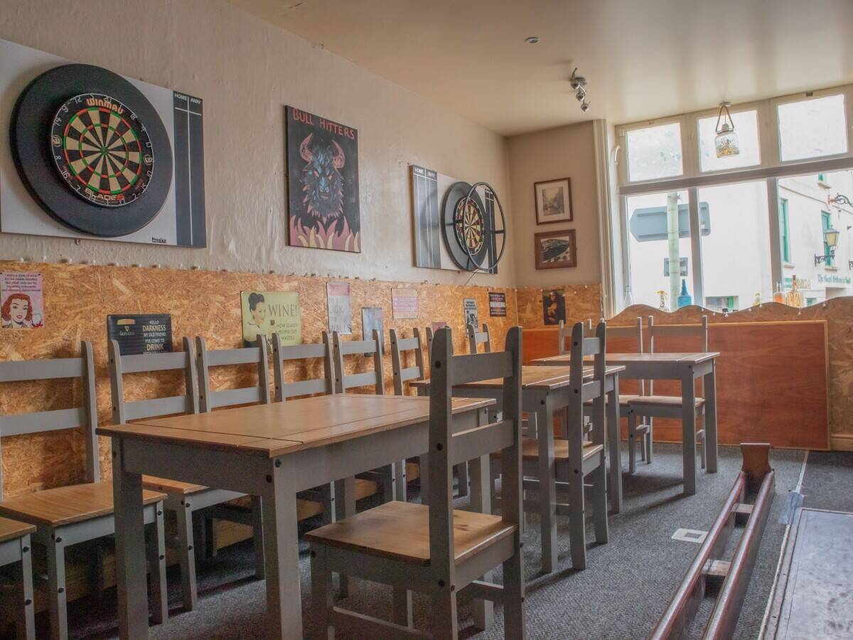 DEVON - PROMINENT WATERFRONT PUBLIC HOUSE WITH LETTING ROOMS IN SEASIDE TOWN Photo 5