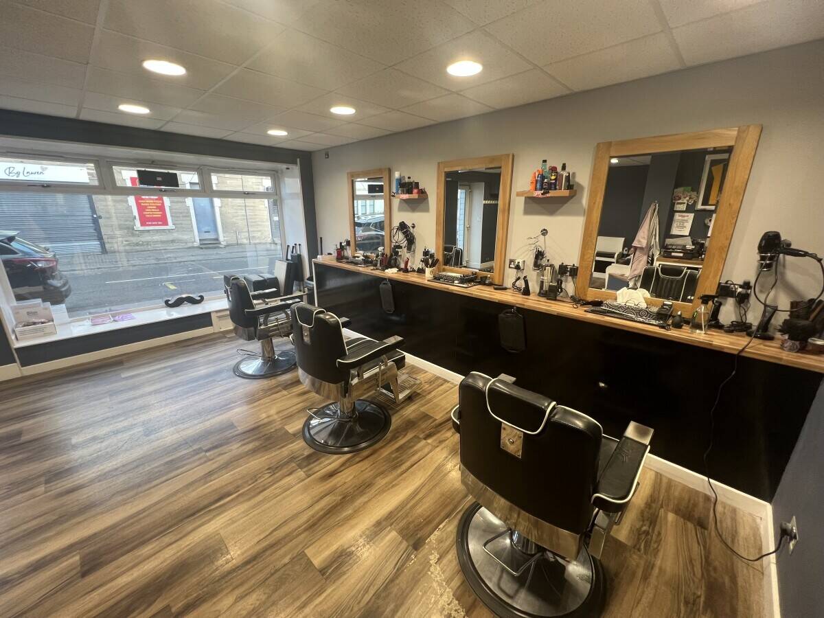 Traditional barbershop located in the ever-expanding village of East Calder (ref 1813) Photo 5