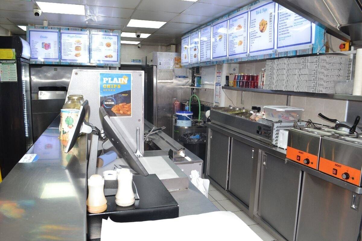 Thriving Fish & Chip Shop – £10,000 Weekly Sales with Accommodation – Prime High Street Location Photo 5