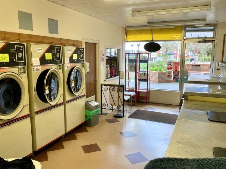 LAUNDERETTE Photo 5
