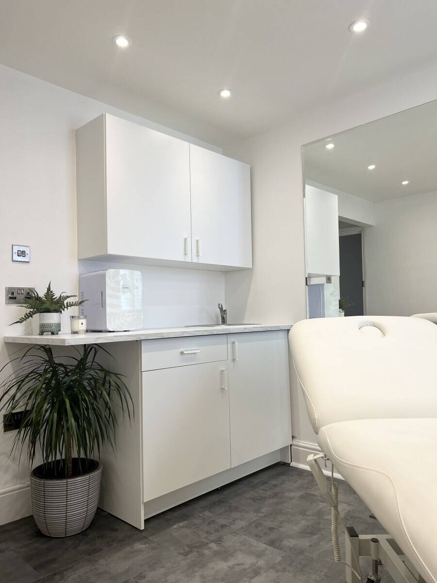 Turnkey Hair & Beauty Co-working space in Southsea, Hampshire Photo 6
