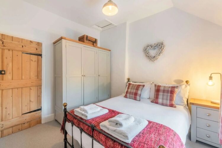 Turnkey Cotswolds Holiday Let Share Sale Photo 5