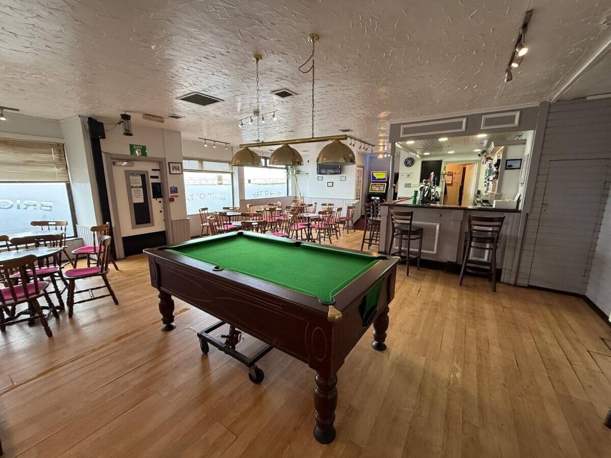 A Superbly Located Bar and Restaurant Overlooking The River Tay (ref 1812)