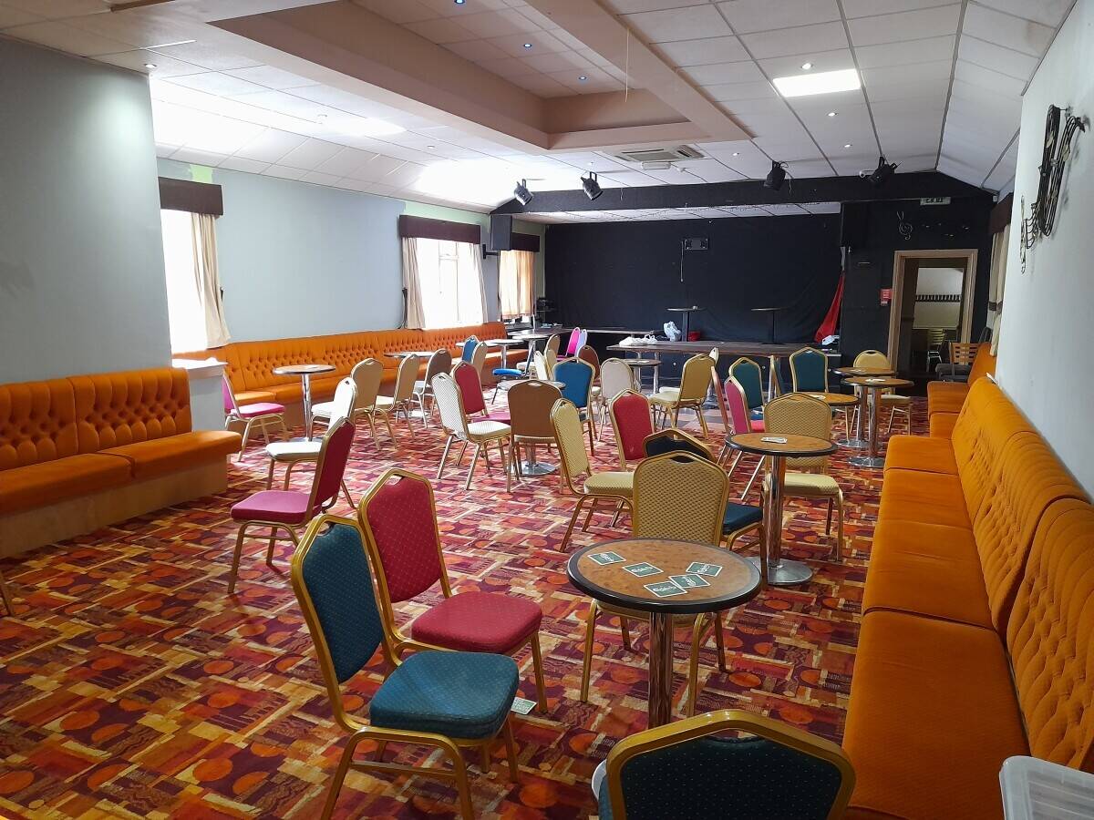 BLAENAU GWENT - SUBSTANTIAL AND WELL APPOINTED COMMUNITY PUB & FUNCTION VENUE WITH LARGE TRADING ARE Photo 5