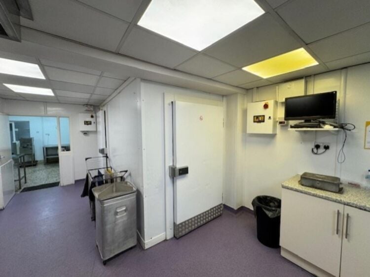 Leasehold Fish & Chip Takeaway Located In Balsall Common Photo 5