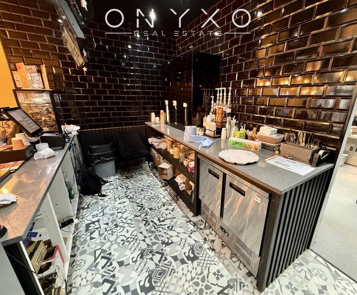Branded Café & Indian Restaurant for Sale | Busy High Street Location, Buckinghamshire Photo 5