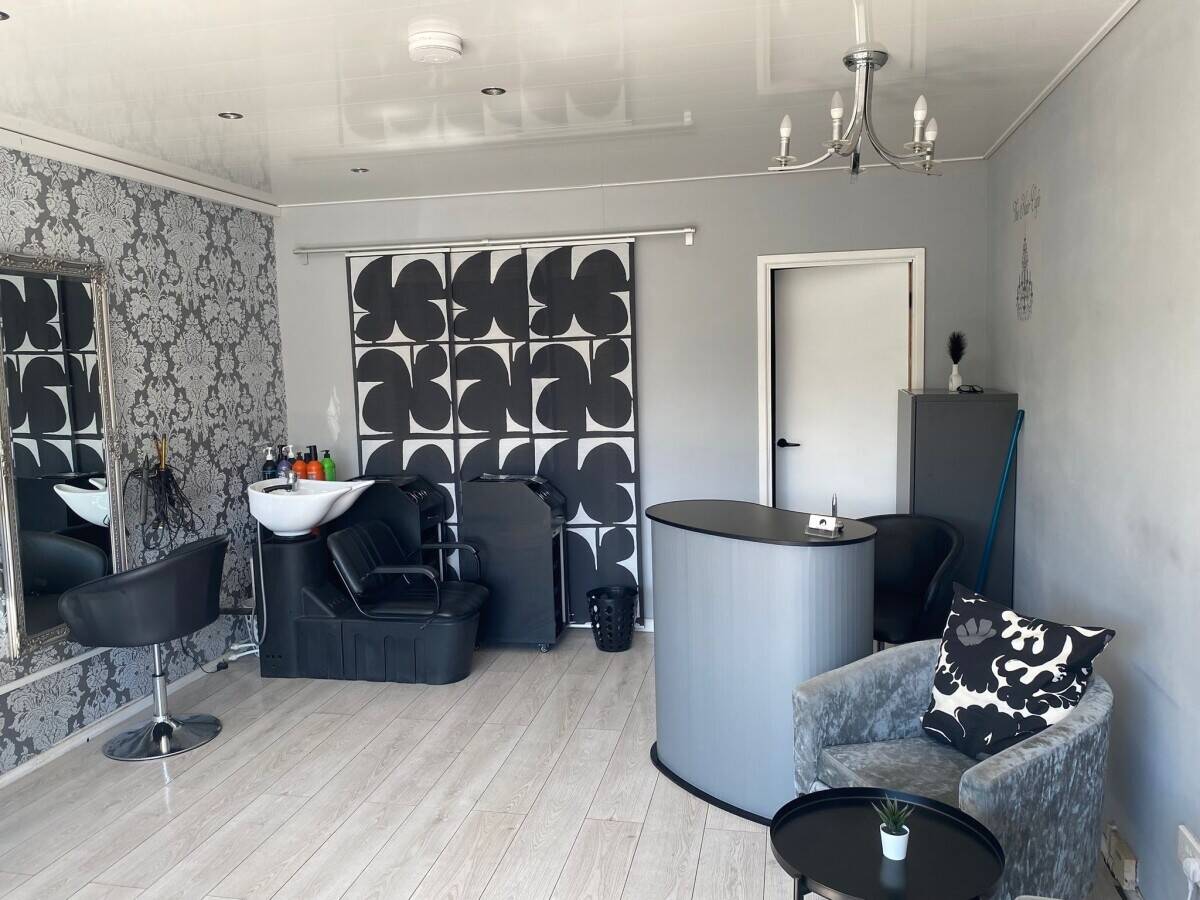 HIGH FOOTFALL HAIR SALON IN THE HEART OF ARNOLD, NOTTINGHAM ‘FOR SALE’ Photo 5