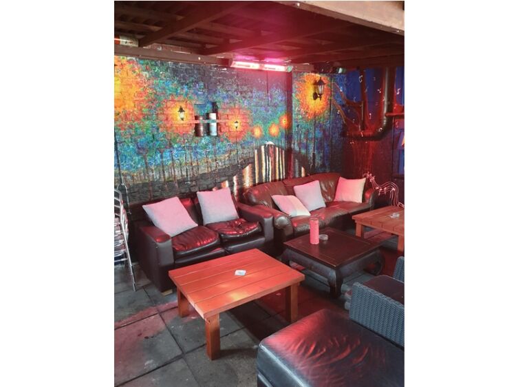 Historic Dover Gem – Restaurant, Bar & Boutique Rooms with Freehold!