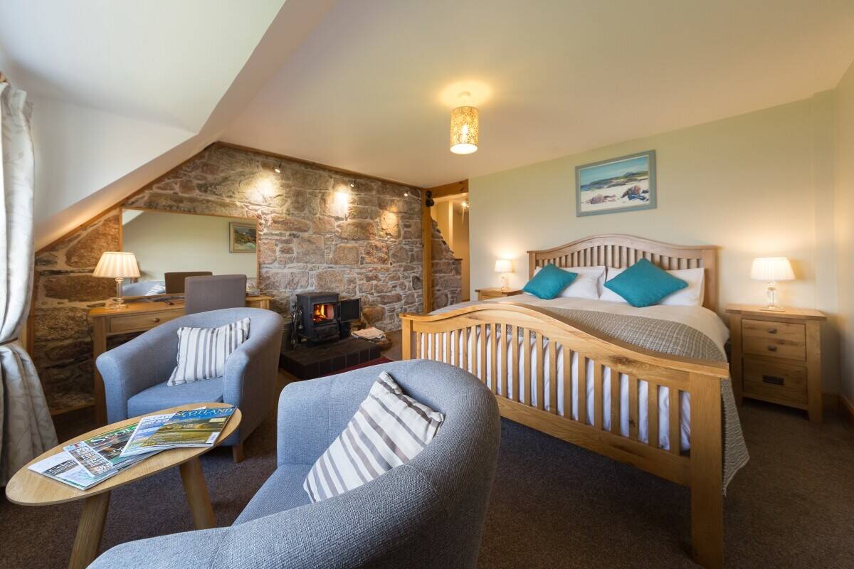 Well-Established, Popular 17-Bedroom Historic Island Hotel