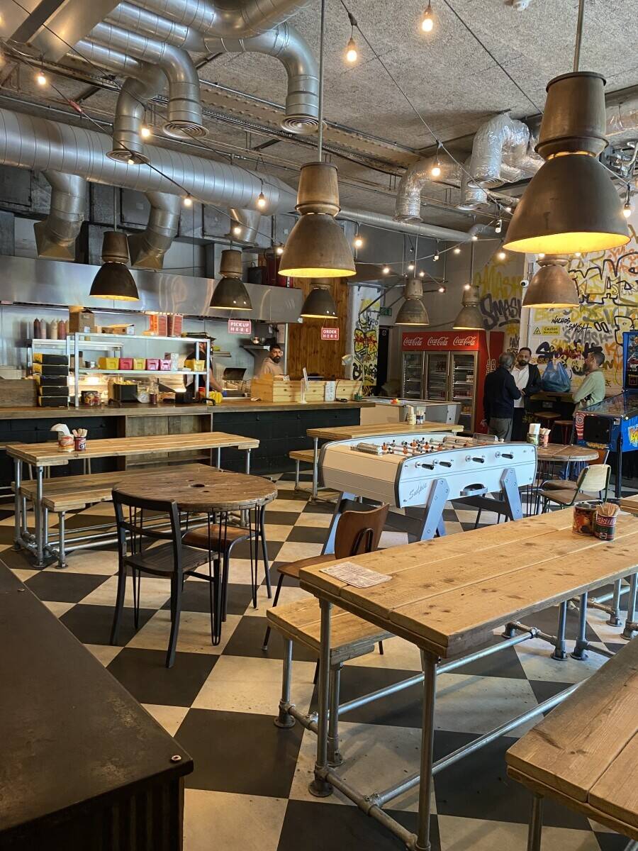 Restaurant/Takeaway/Bar/WHITECHAPEL Photo 5