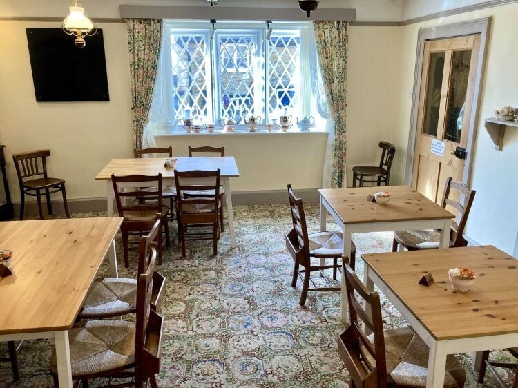 TEA ROOM & TEA GARDEN with ACCOMMODATION Photo 5