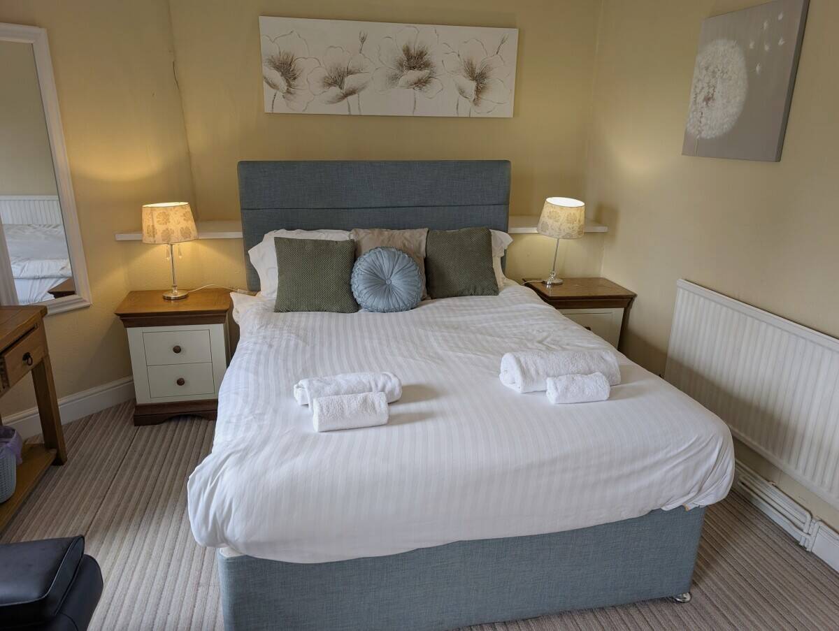 SWANSEA VALLEY - RENOWNED 11 EN-SUITE BEDROOM VILLAGE INN ON EDGE OF BRECON BEACONS NATIONAL PARK