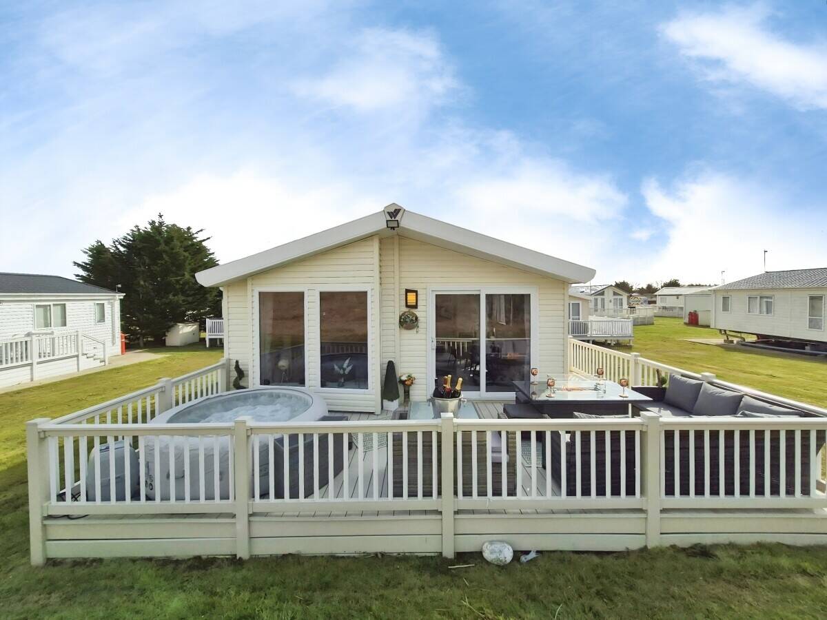 Luxury Lodge Holiday Let Business for Sale – Walton-on-the-Naze - £199,000 Photo 5